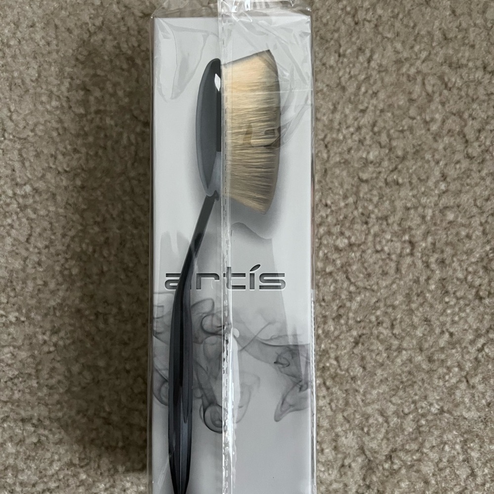 Artis oval 8 brush